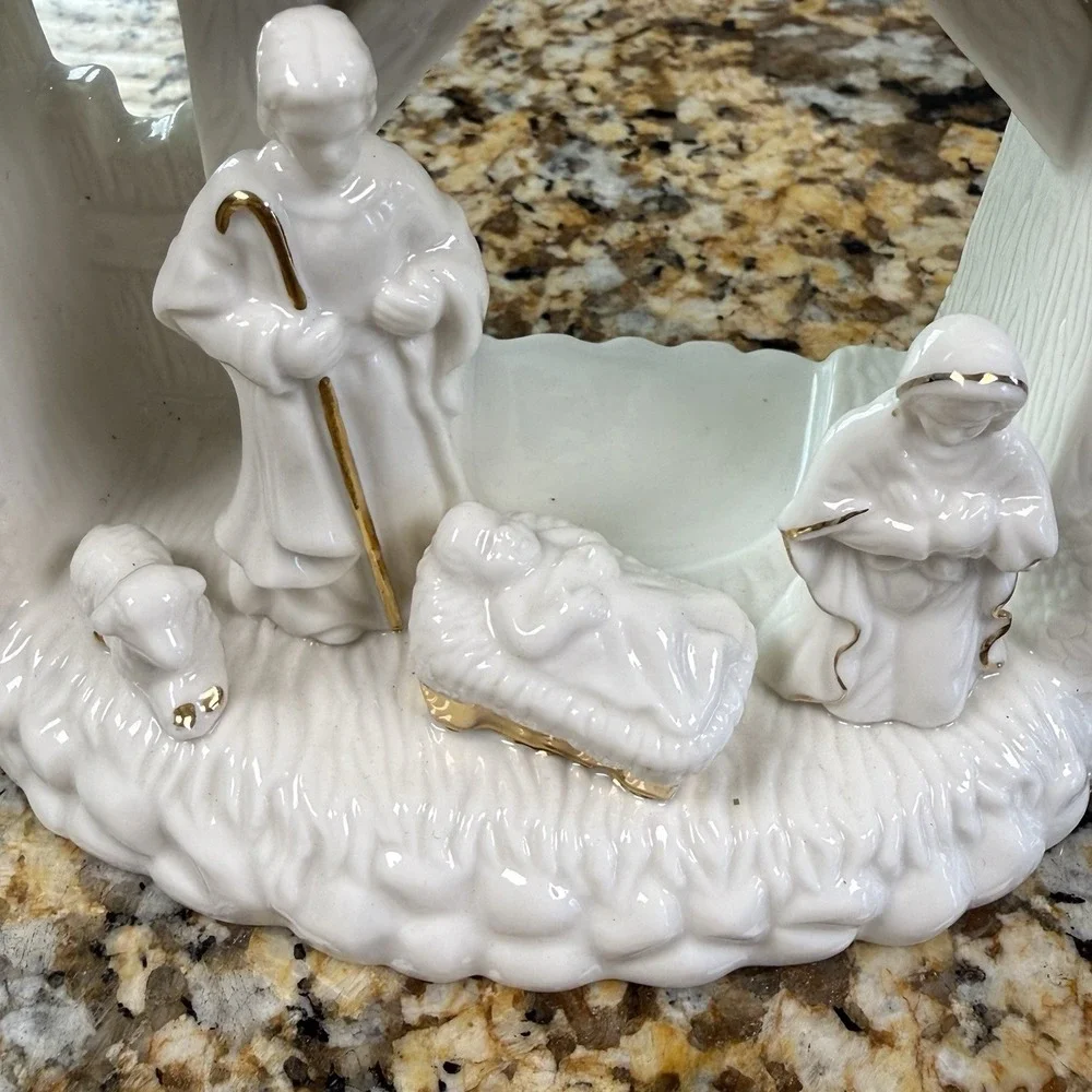 Mikasa Holiday Elegance Mini Nativity FK001/990 Porcelain Gold Christmas Manger